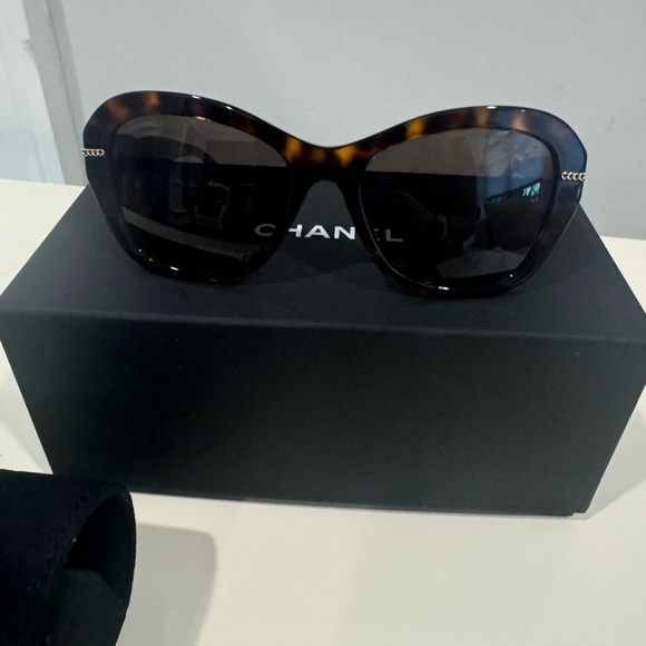 Chanel butterfly sunglasses, CURRENT collection, BNIB w/full inclusion and tag - Picture 4 of 9